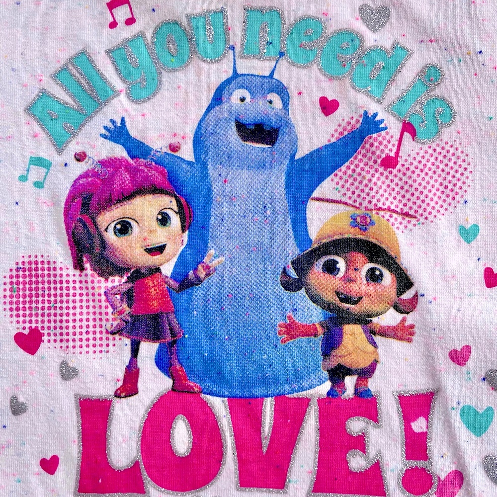 5/$20💥Beat Bugs 'All You Need Is Love' Hearts High-Low Tee, Silver Glitter